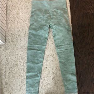 Gymshark Camo Seamless Leggings- green size small